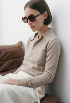 Modelo con gafas de sol Suitto Born