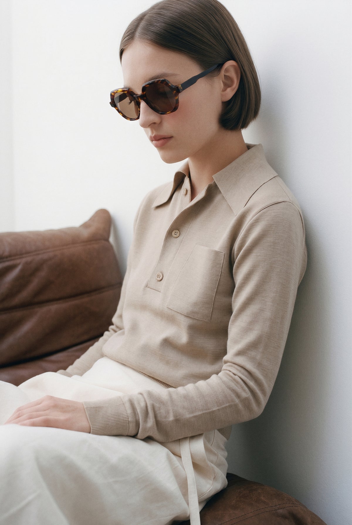 Modelo con gafas de sol Suitto Born