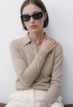 Modelo con gafas de sol Suitto Chachá