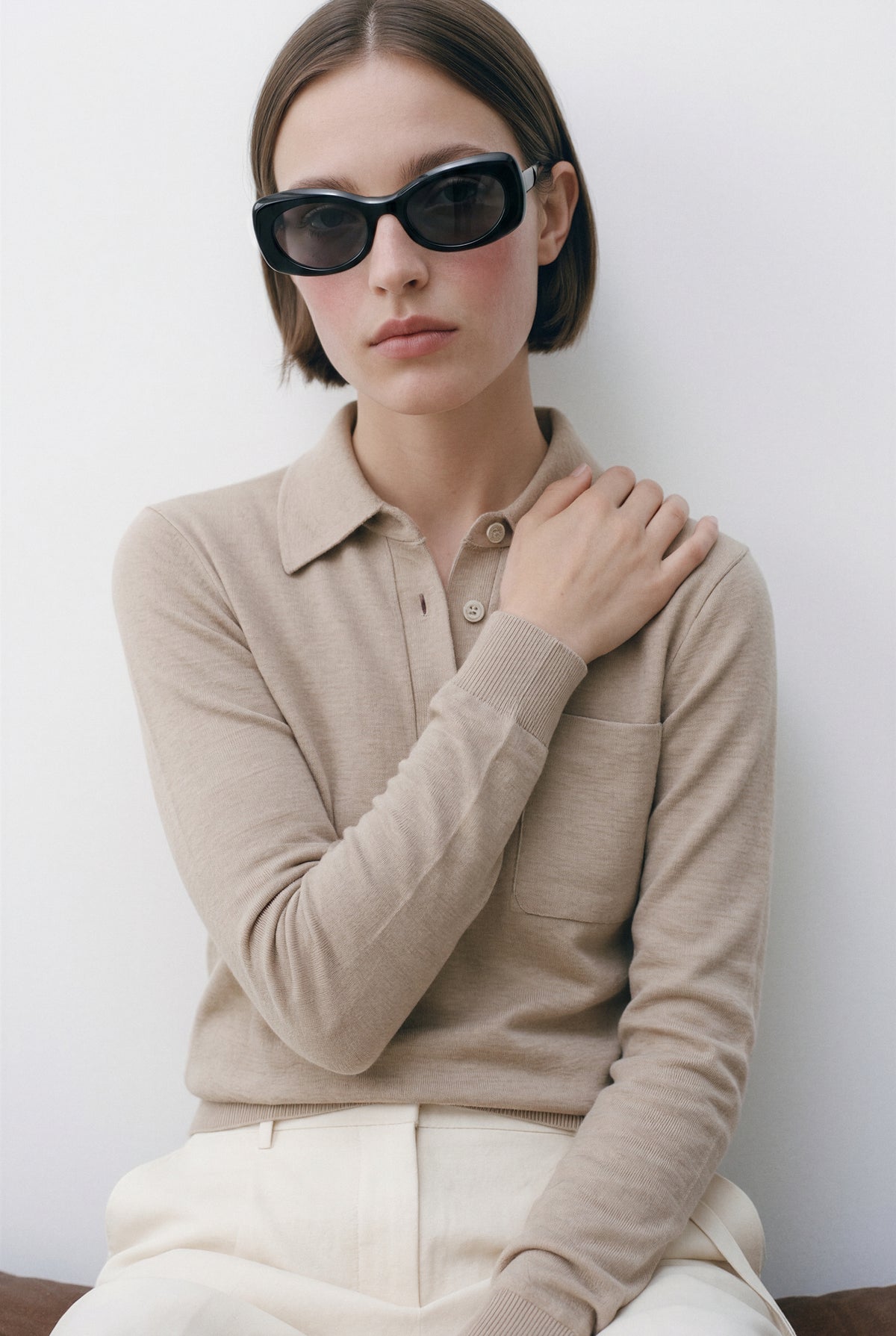 Modelo con gafas de sol Suitto Chachá