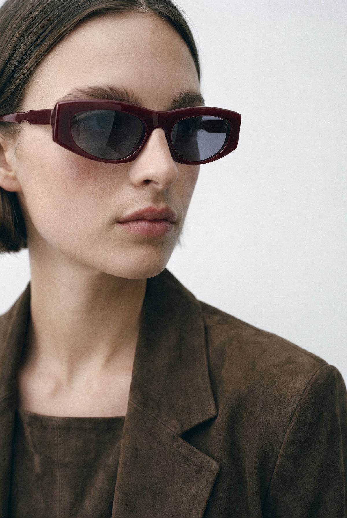 Modelo con gafas de sol Suitto